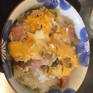 卵とじベーコン丼